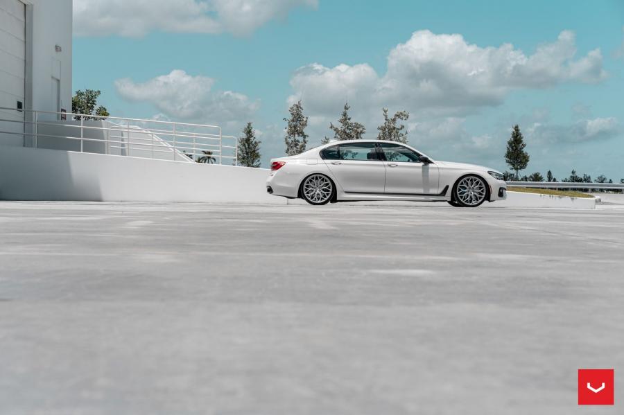  BMW 740i on Vossen Wheels (HF-2) 2018 года  (фото 12 из 15)